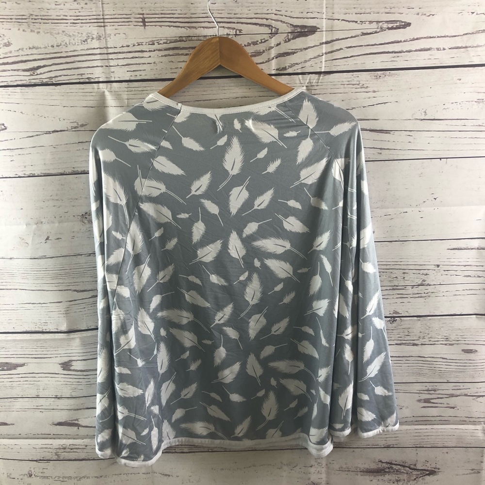 🌞Lucine Grey Feather Patterned Poncho w/pocket
